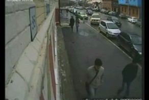 Женщина за рулем уплотнила ряды