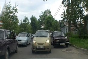 Девушка за рулем Матиза-это забавно