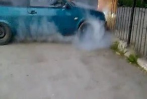 Люби маму, папу и громкие девятки