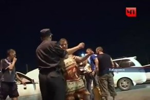 Девушка побила виновника аварии