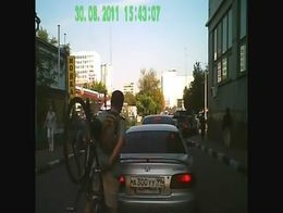 Разбил яйца из-за невнимательности