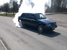 Лимузин Volvo отжигает