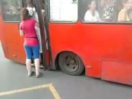 Пройдите в центр салона:))