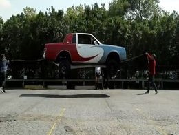 Машина способна прыгать через скакалку