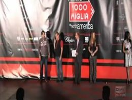 Падение на автовыставке