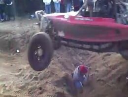 Идиот-фотограф на гонках Baja