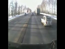 Не заметил грузовик!