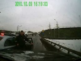 Чуть не сбил инспектора и гонялся с экипажем