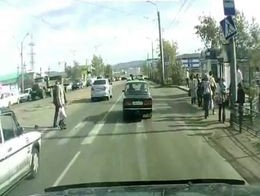 Необычное столкновение на дороге