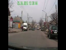 Узбек на велосипеде врубился в машину