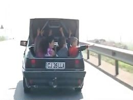 Крайне опасная перевозка детей (смотреть до конца)