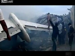 На месте крушения самолета в Нигерии