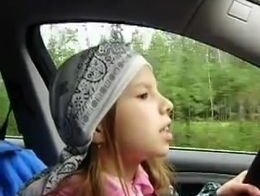 Ребенок за рулем на трассе