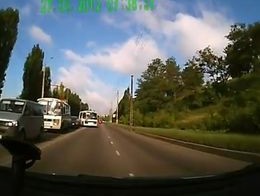 ПАЗик выскочил на встречку