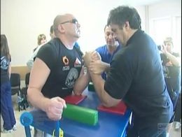 Перелом руки во время армрестлинга