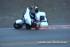 Харлей так не заложишь как спорт-байк