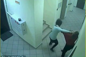 Драка девушек в офисе