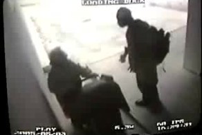 Избил старушку