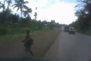 Папуас увернулся