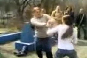 Девочки на кладбище