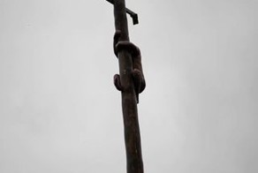 Мужик сорвался со столба