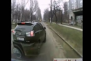 Влетело маршрутчику