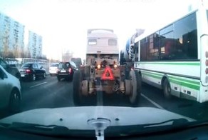 Камазик откатился