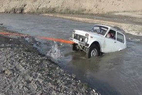 Утопили Ниву, оторвали бампер
