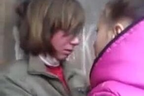 Школьницы чуть не повесили одноклассницу