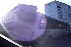 У автобуса отказали тормоза