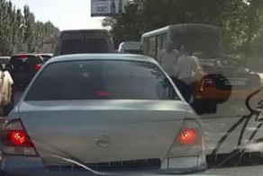 Драка на дороге