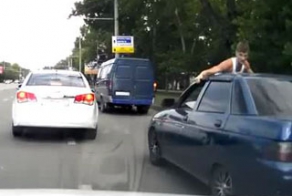 Прокатил на капоте