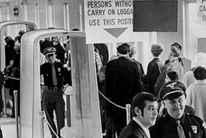 Как меняются условия комфорта в самолетах (24 фото)