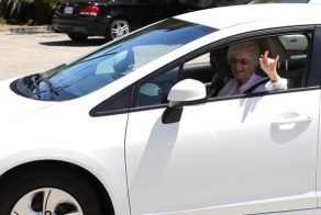 Подарок самому старому водителю США (5 фото)