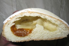 Булка с вареной сгущенкой