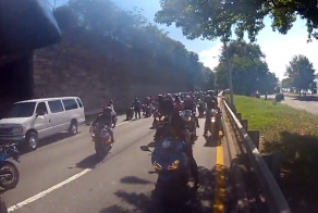 Range Rover против группы байкеров