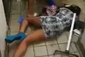 Женская массовая драка в Макдоландсе