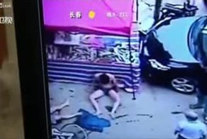 Самоубийца выпрыгнул из окна и убил велосипедиста