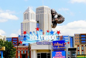 18 самых неудачных восковых скульптур знаменитостей