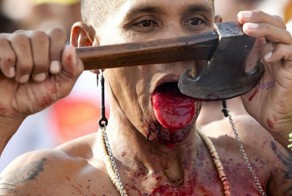 Ужасный вегетарианский фестиваль в Тайланде 