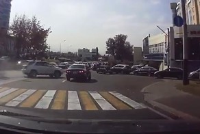 Дама на Лексусе