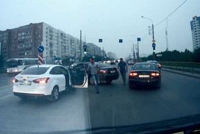 Драка на дороге в Тюмени