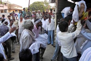 Больше ста человек были затоптаны во время религиозного фестиваля