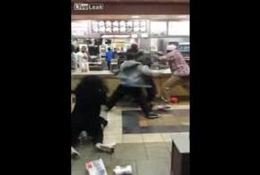 Массовая жесткая драка в Макдоналдсе