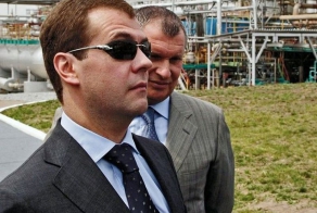 Дмитрий Медведев в дорогих и стильных очках