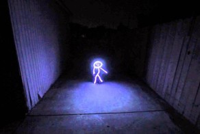 ДЕВОЧКА В СВЕТЯЩЕМСЯ КОСТЮМЕ ДЛЯ ХЭЛЛОУИНА ВЗОРВАЛА YOUTUBE