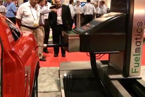 В США представлен робот-заправщик