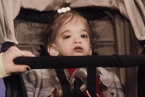 Скончалась 20-летняя Брук Гринбер, запертая в теле ребенка
