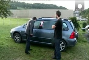 Ребенок в течение года жил в багажнике автомобиля