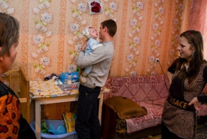 Белорусская семья может лишиться ребенка